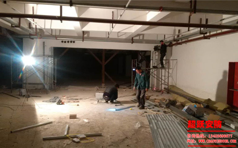 10.20府東花園安裝防火卷簾門工地施工現(xiàn)場(chǎng)