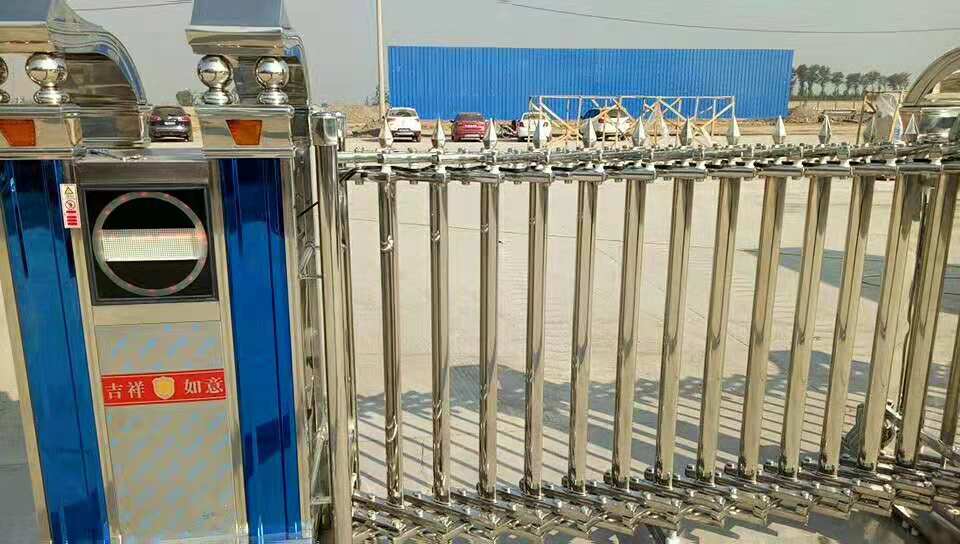 2018年10月平遙康華紙業(yè)有限公司伸縮門(mén)工地案例