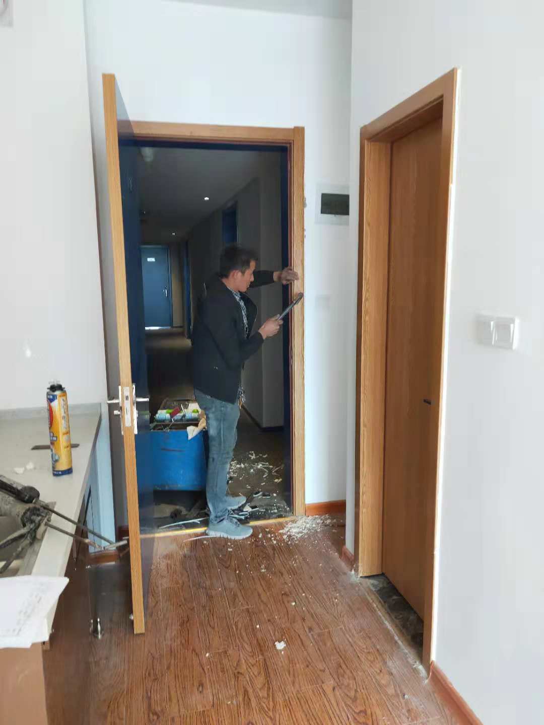 2018年11月16日大學(xué)城維修入戶(hù)門(mén)